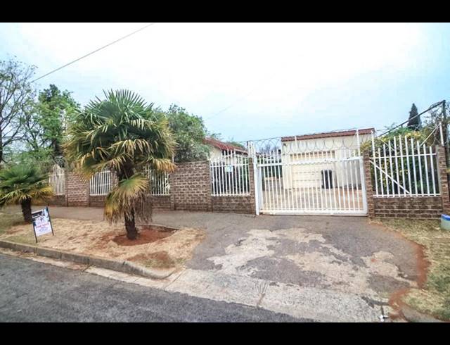 3 BEDROOM HOUSE FOR SALE IN WYCHWOOD